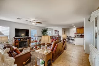 Photo #4: 2292172 Listing