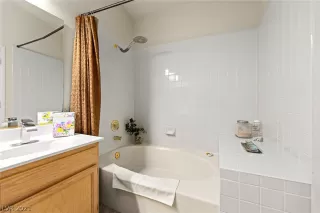 Photo #4: 2292260 Listing