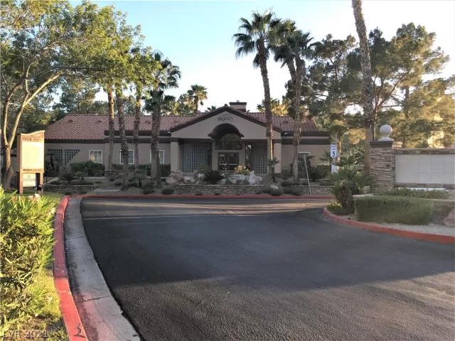 MLS: 2292335 Condo For Sale