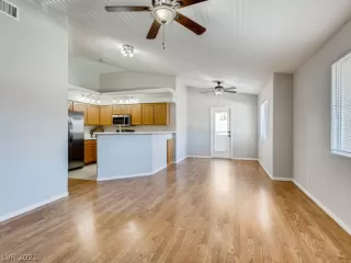 Photo #3: 2292433 Listing