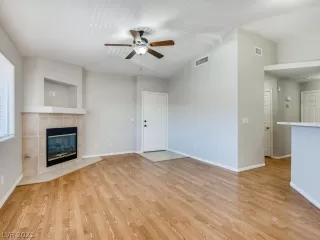 Photo #4: 2292433 Listing