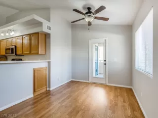 Photo #6: 2292433 Listing