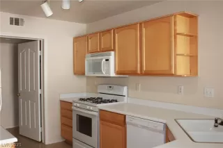 Photo #5: 2292470 Listing 