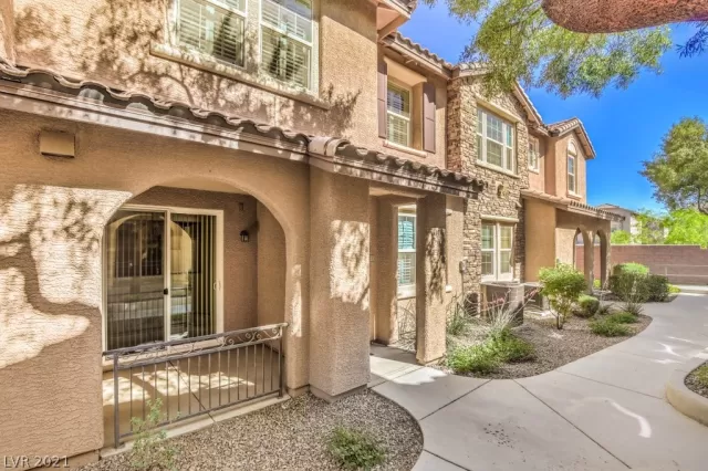 MLS: 2292471 Condo For Sale