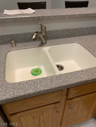 Photo #4: 2292572 Listing