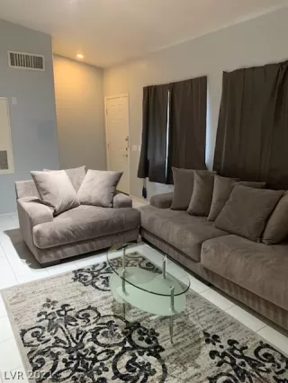 Photo #5: 2292572 Listing