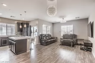 Photo #4: 2292613 Listing