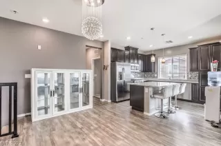 Photo #5: 2292613 Listing