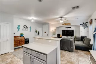 Photo #3: 2292757 Listing 