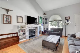 Photo #4: 2292803 Listing