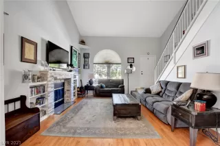 Photo #5: 2292803 Listing