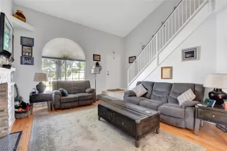 Photo #6: 2292803 Listing