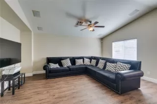 Photo #4: 2292812 Listing