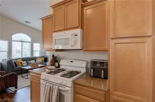 Photo #4: 2292835 Listing