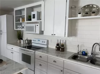 Photo #2: 2292861 Listing 