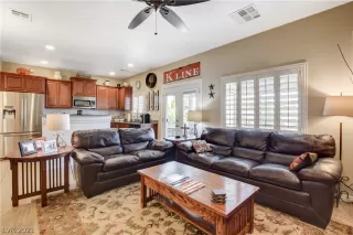 Photo #5: 2292889 Listing