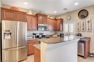 Photo #6: 2292889 Listing