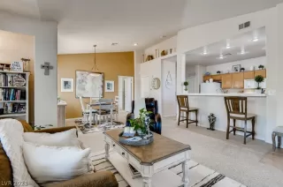 Photo #5: 2292891 Listing