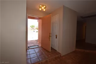 Photo #5: 2292905 Listing