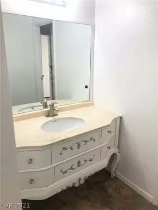 Photo #4: 2293007 Listing