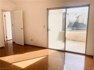 Photo #6: 2293007 Listing