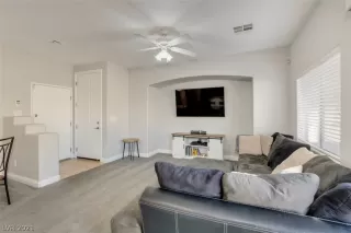 Photo #3: 2293015 Listing