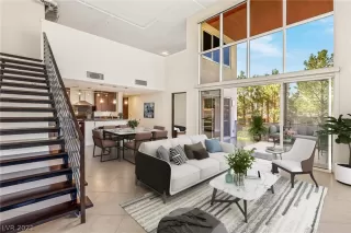 Photo #2: 2293100 Listing 