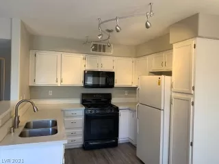 Photo #4: 2293115 Listing