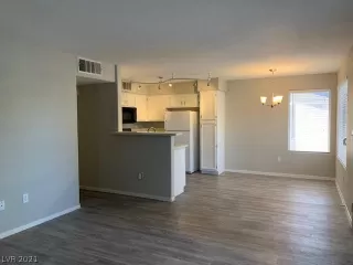 Photo #5: 2293115 Listing