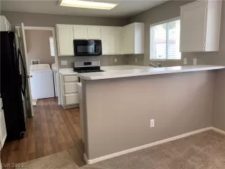 Photo #4: 2293124 Listing