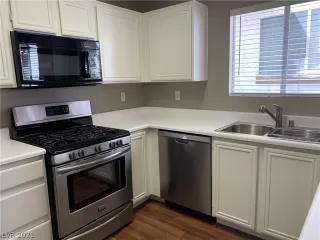 Photo #5: 2293124 Listing