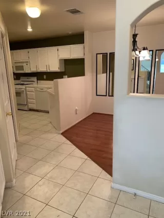 Photo #4: 2293161 Listing 