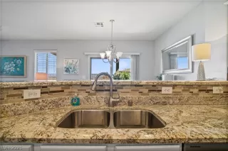 Photo #5: 2293164 Listing 