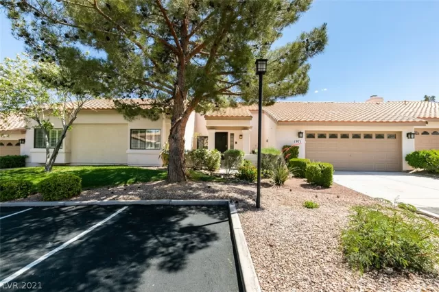 MLS: 2293256 Condo For Sale