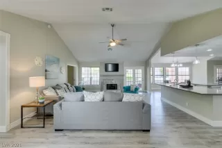 Photo #3: 2293256 Listing