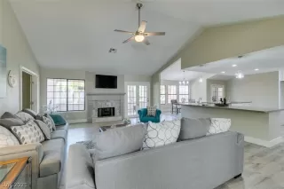 Photo #4: 2293256 Listing