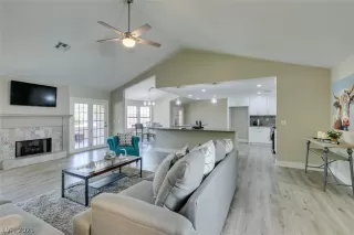 Photo #5: 2293256 Listing