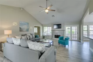 Photo #6: 2293256 Listing