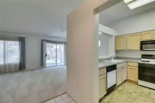 Photo #3: 2293270 Listing