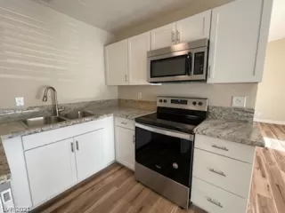 Photo #4: 2293385 Listing