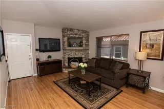 Photo #4: 2293472 Listing