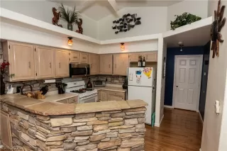 Photo #5: 2293472 Listing