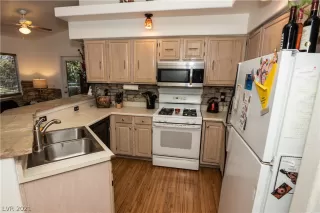 Photo #6: 2293472 Listing