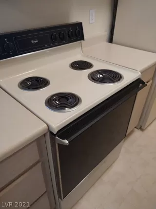 Photo #5: 2293539 Listing 