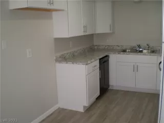 Photo #5: 2293561 Listing