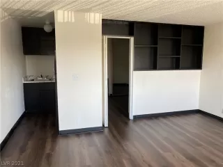 Photo #3: 2293622 Listing