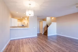 Photo #4: 2293688 Listing