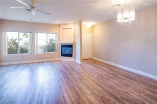 Photo #5: 2293688 Listing