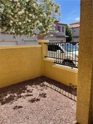 Photo #4: 2293712 Listing 