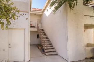 Photo #5: 2293716 Listing